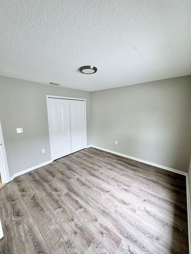 Building Photo - 4 Bedroom 2 Bath Home in Poinciana Village 3