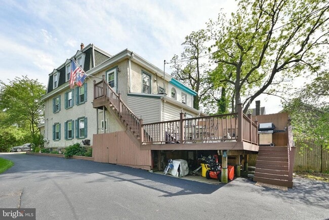 Building Photo - 9 W Wissahickon Ave