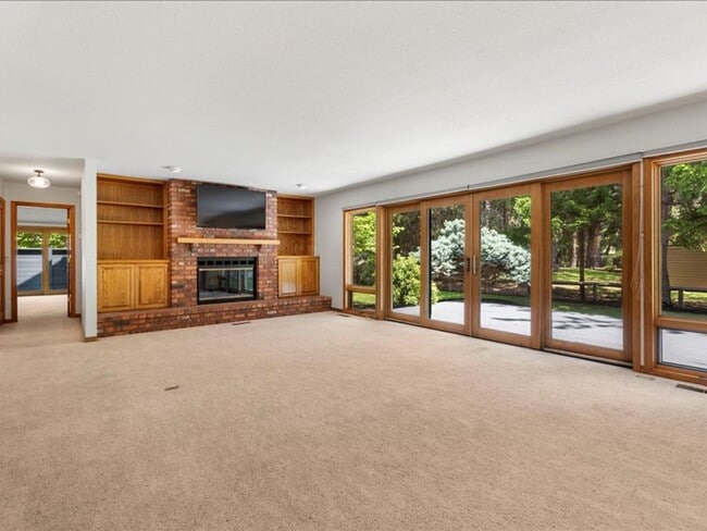 Building Photo - Stunning Custom Home 4 Bedroom in the Gate...