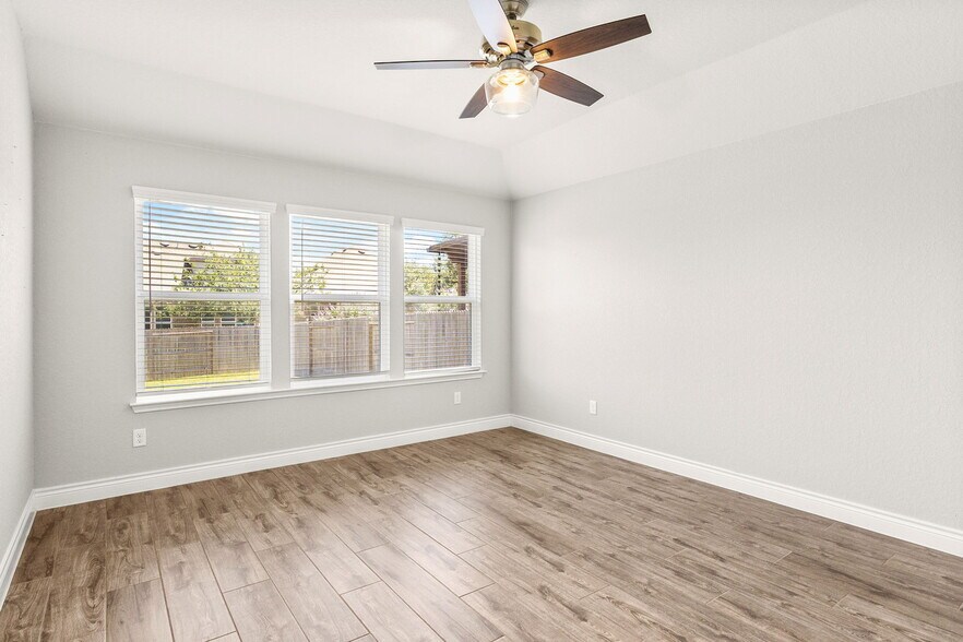 Building Photo - 2255 Oak Run Pky