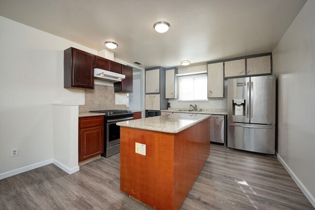 Building Photo - 2168 Ferran Ave
