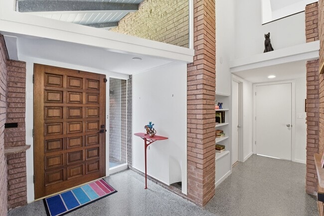 Building Photo - 4603 Ivanhoe St