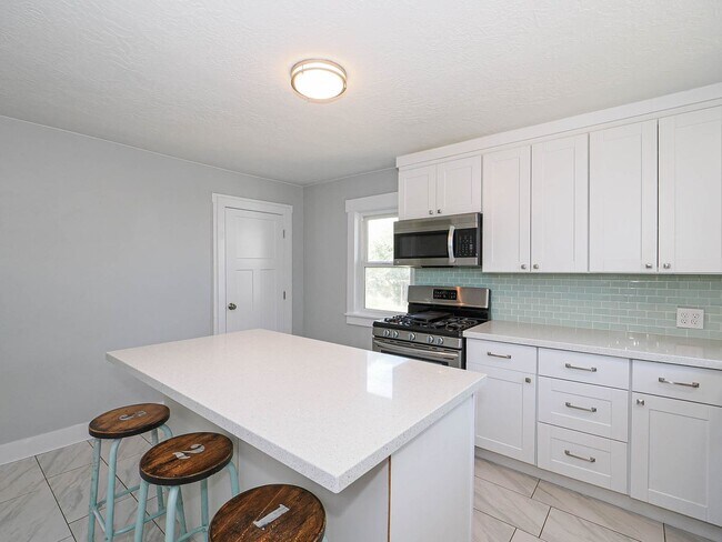 Building Photo - 2 Bedroom, 1 Bathroom American Fork Home