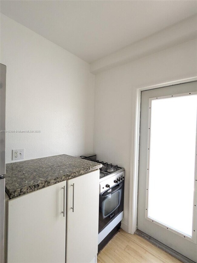 Building Photo - 6930 Rue Vendome