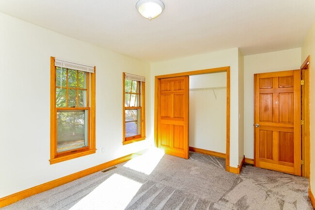 Building Photo - 440-442 4th Street NE