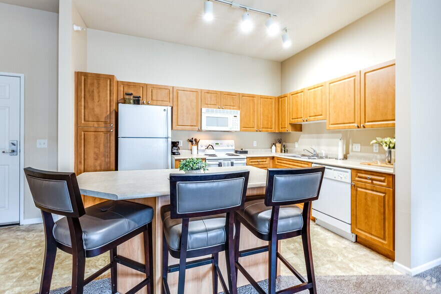 2BR, 1BA - 1029SF - Kitchen - Graham Place Senior Living
