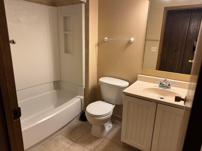 Building Photo - 7337 Woodlow Dr