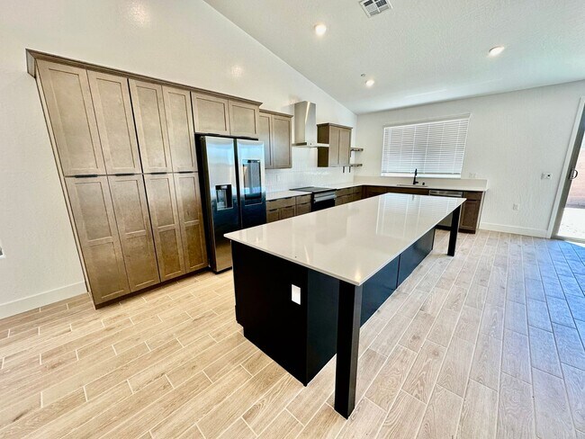 Building Photo - 5-Bedroom Lennar in Riverstone Community