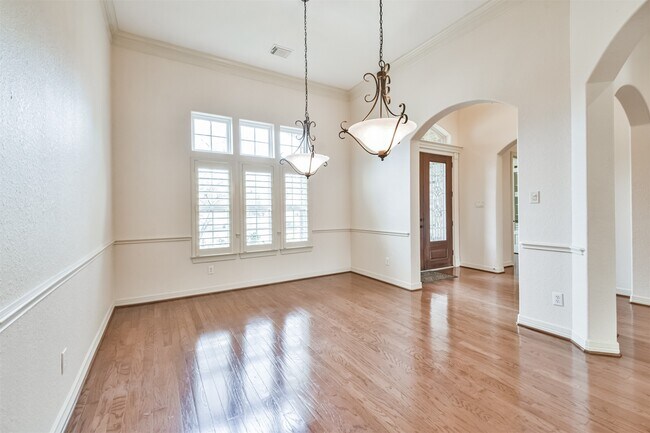 Building Photo - 2 Sagestone