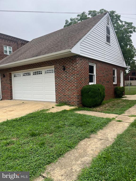 Building Photo - 301 E Main St