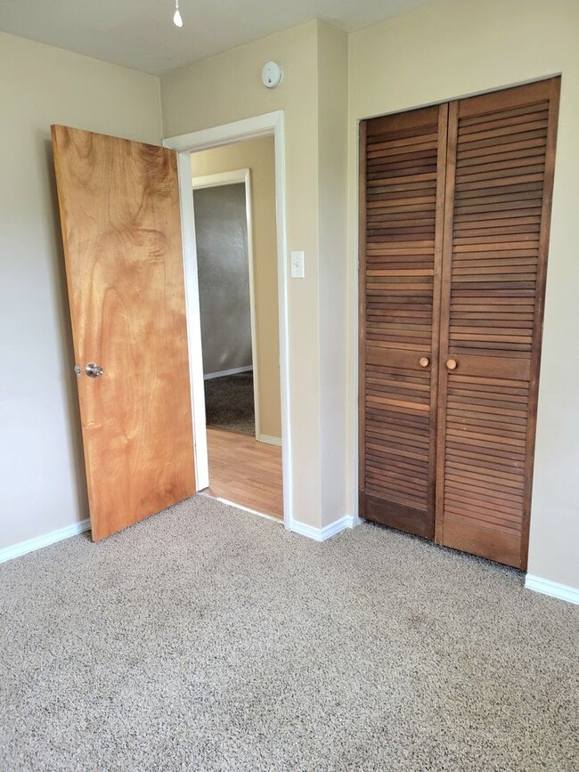 Building Photo - Renovated and Ready to Rent...7 Bradley, P...