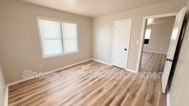 Building Photo - 2904 S Portland Ave