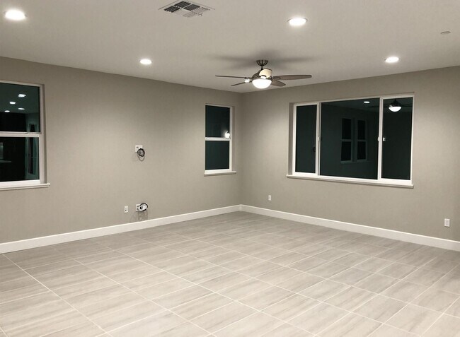 Building Photo - Spacious 4BD/3.5BA Two-Story Home in Mount...