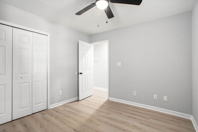 Building Photo - Newly Renovated 4/3 Near Beltline!
