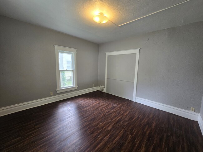 Building Photo - 833 Dawson St