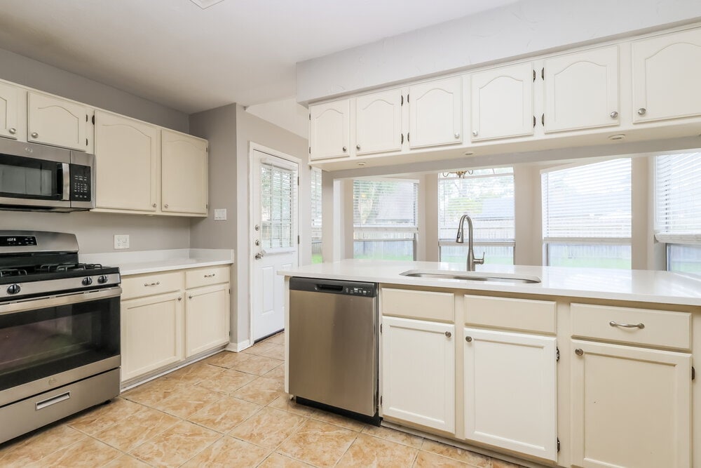 Building Photo - 2711 Knollbrook Ln