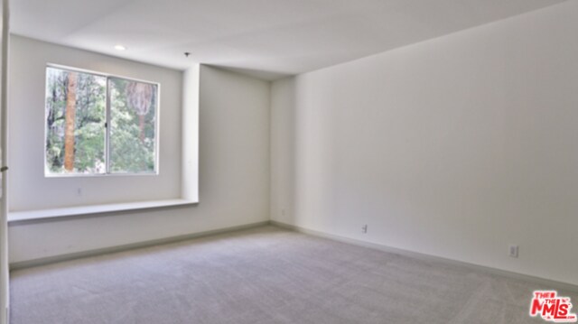 Building Photo - 2222 Beachwood Dr