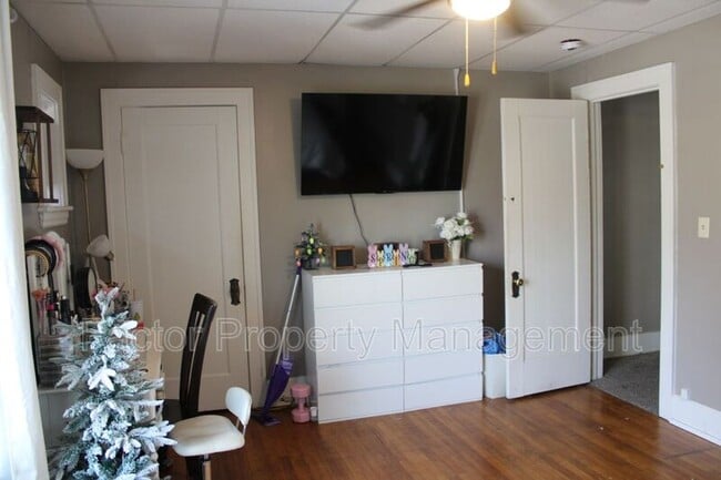 Building Photo - 130 Parsons St