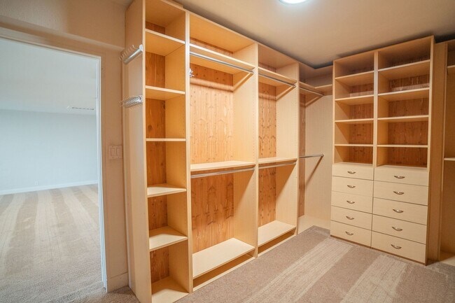 Building Photo - TO1321 (Commercial)