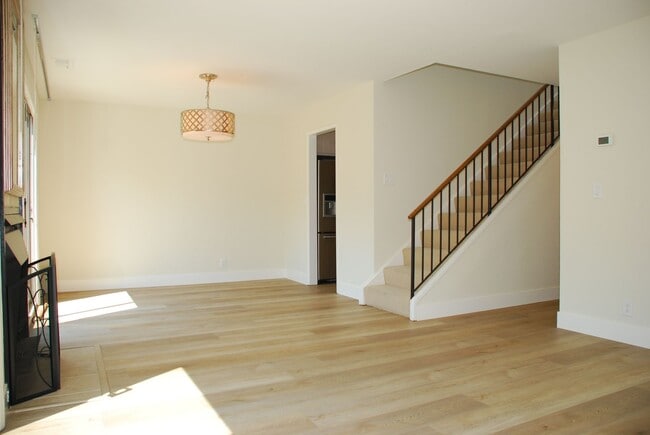 Building Photo - Corner Unit Townhome in Corte Madera For Rent!