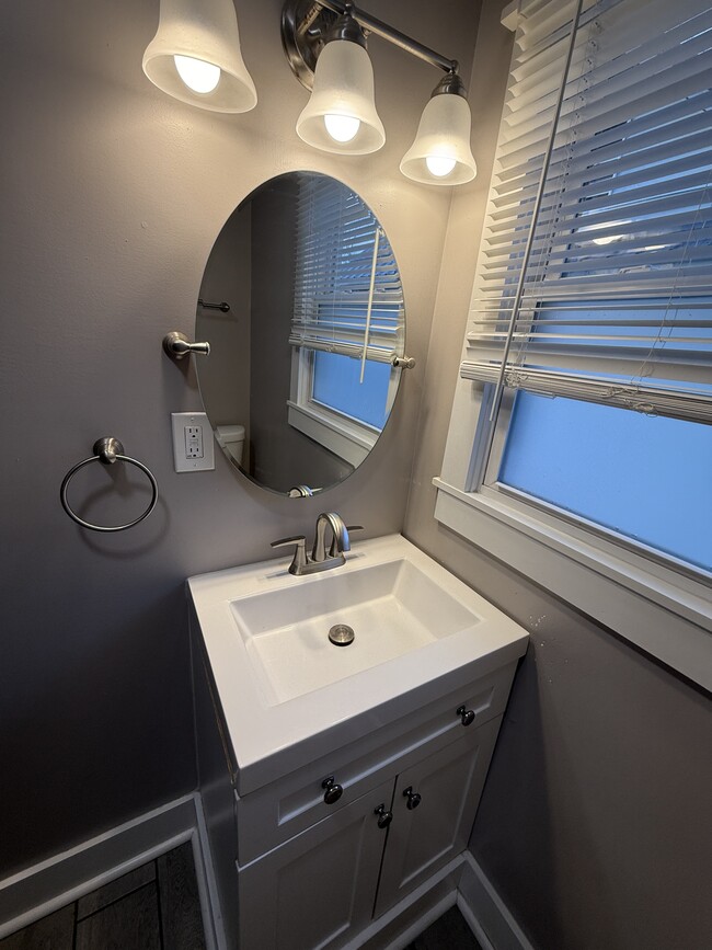 Building Photo - 429 Maple Ave