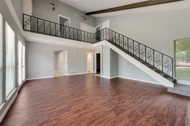 Building Photo - 209 N St Johns Dr