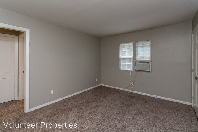 Building Photo - 3301 Pinewood Ave