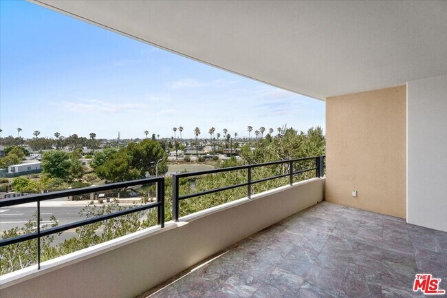 Building Photo - 4265 Marina City Dr