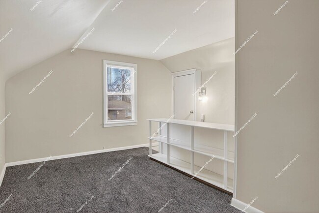 Building Photo - Charming Recently Renovated 3-Bedroom Bungalow in Detroit!