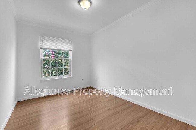 Building Photo - 90 Adams Dr NE