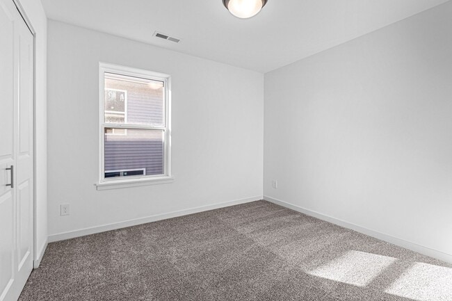 Building Photo - New build 4 bed 4 bath Condo