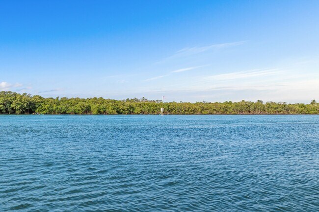 Building Photo - 225 Beach Rd