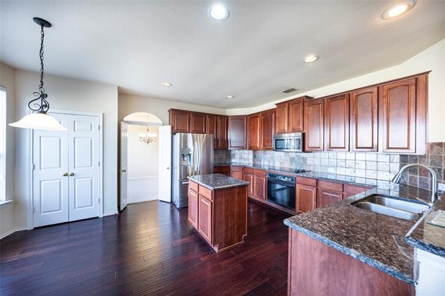 Building Photo - 9208 Longview Dr