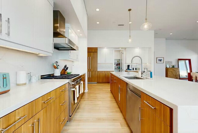 Building Photo - 3534 Ambassador Dr