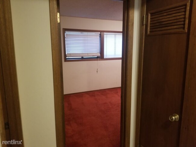 Building Photo - 2 br, 2 bath Condo - 2421 Yellowstone #2202