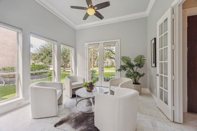 Building Photo - 5826 Santa Fe Springs Dr