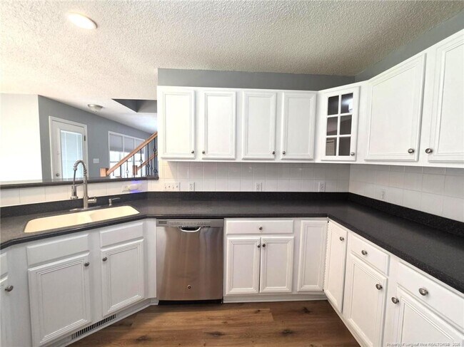 Building Photo - 2917 Franzia Dr