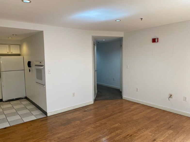 Building Photo - 534 Commonwealth Ave