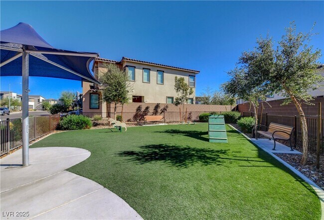 Building Photo - 1305 Azure Jay Ave