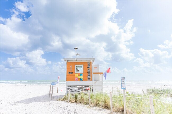 Building Photo - 401 Golden Isles Dr