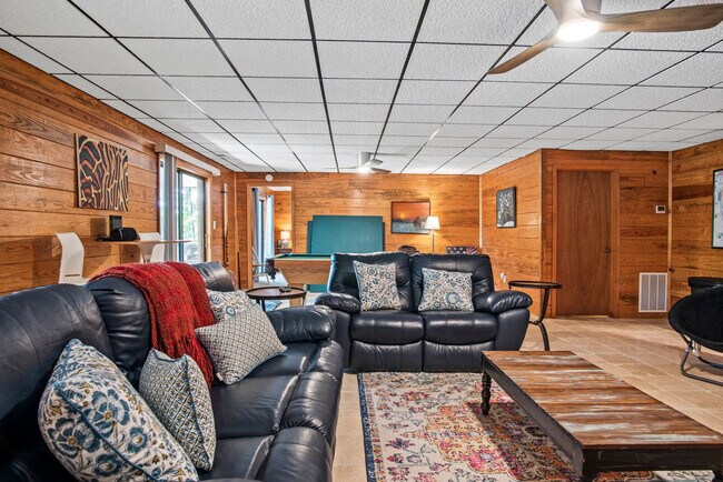 Building Photo - 410 Dogwood Ln