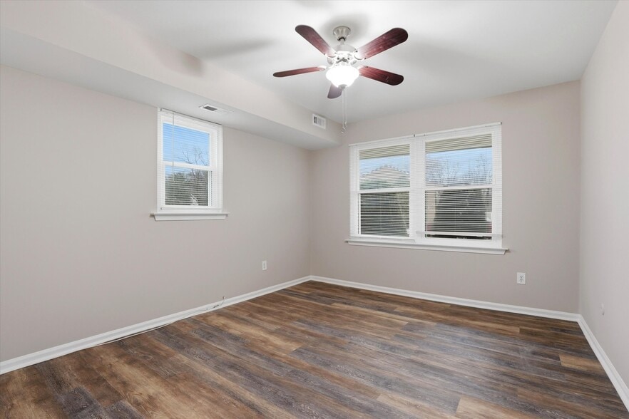 Building Photo - 4546 Rosemarie Dr