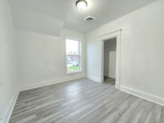 Building Photo - 3312 E Mishawaka Ave