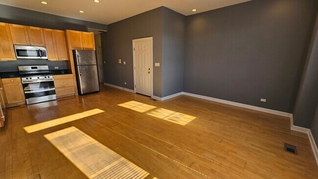 Building Photo - 511 N Hartland Ct
