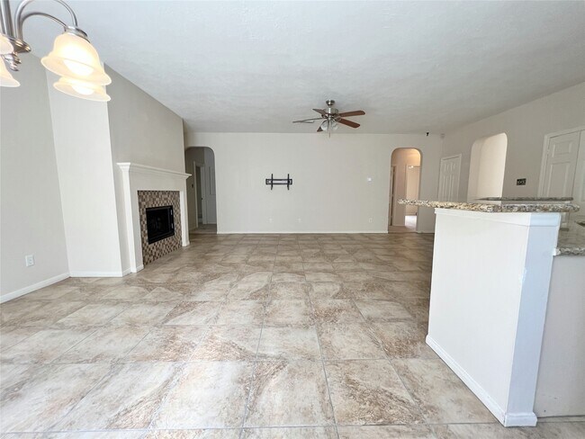 Building Photo - 4723 Silverlake Dr