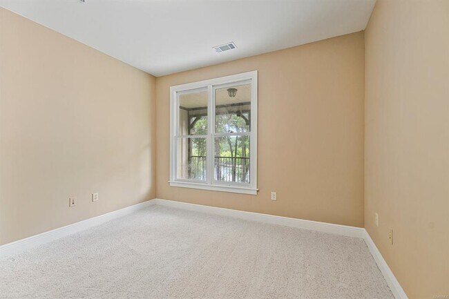 Building Photo - 463 Waters Edge
