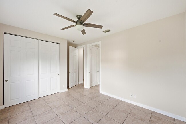 Building Photo - 207 Banyanwood Point