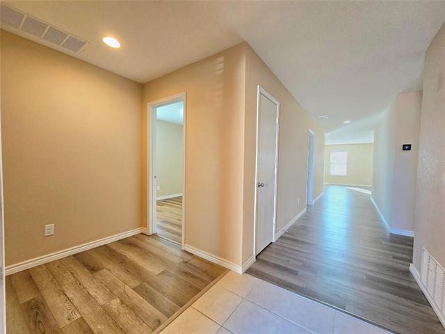 Building Photo - 14822 Magnolia Ln