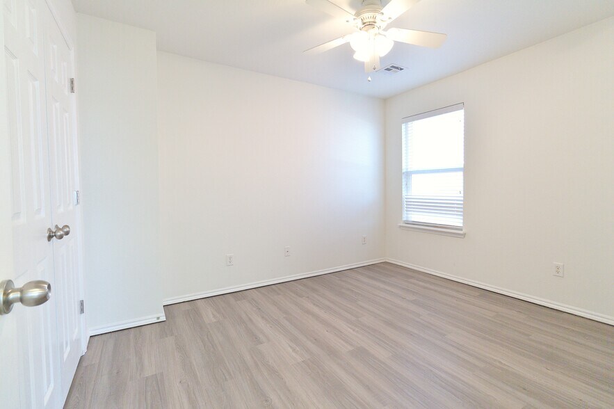 Building Photo - 2417 Arbor Dr