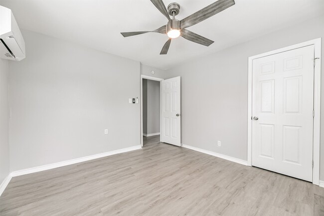 Building Photo - 812-838 38th St